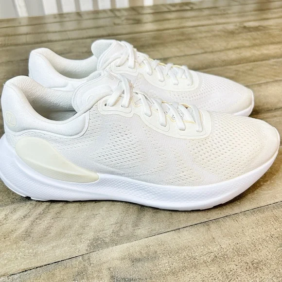 Lululemon Men’s All White Beyondfeel Running Shoes Size 10.5 - Picture 4 of 7